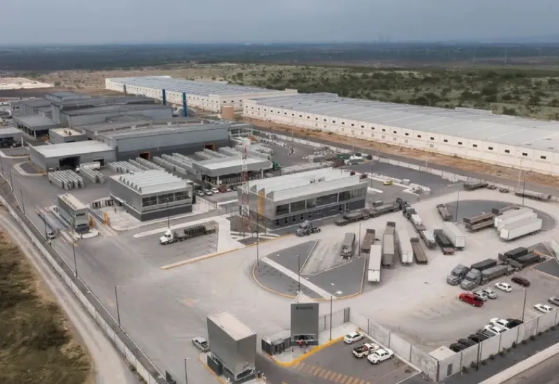 ARZYZ, pionera en innovación sostenible en la industria del aluminio en México. Foto: Milenio