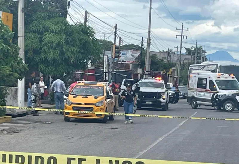 Cuerpos de seguridad llegaron a la escena para las diligencias correspondientes. 