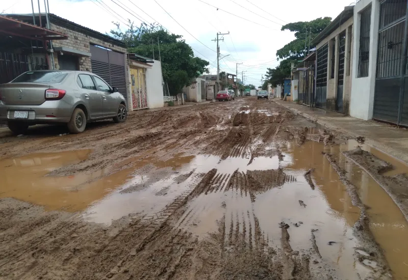 Casi intransitable en temporada de lluvias.