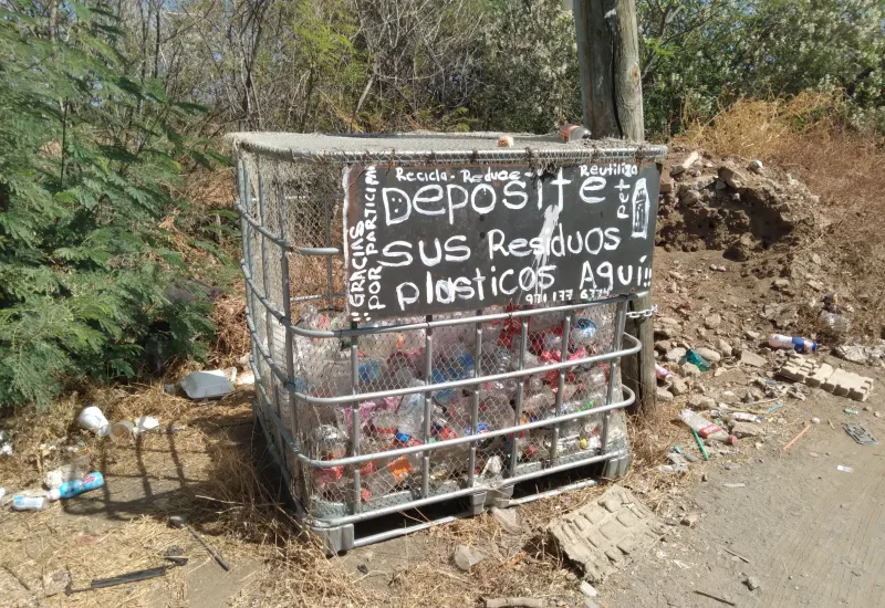 La cámara empresarial ha instalado contenedores para que los usuarios depositen unicel, PET y bolsas.
