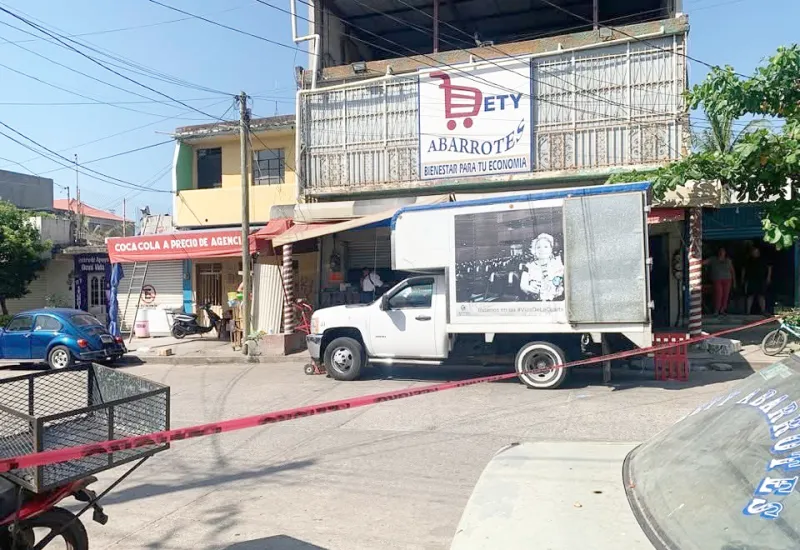 Elementos policiacos llegaron al lugar del ataque para tomar conocimiento.